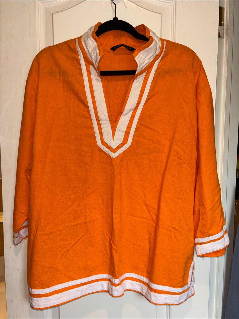 SHERRY TAYLOR ORANGE AND WHITE TUNIC TOP WITH V NECK 3/4” SLEEVES OVERSIZED